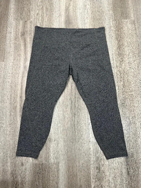 Stylish Comfort Athletic Leggings Capris By Athleta In Grey, Size: 1x