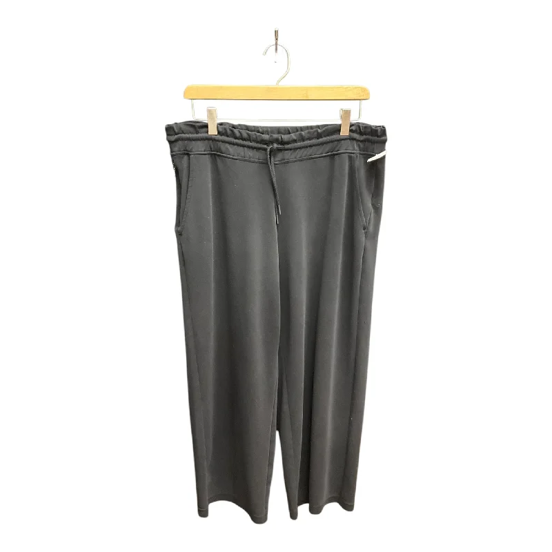 Retro Style Athletic Capris By Athleta In Black, Size: L
